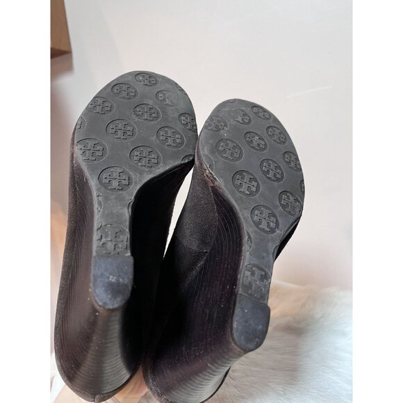 Tory Burch Brown Suede Sally Wedge 4" Designer Heel Gold Logo Size 7.5 - Picture 7 of 9